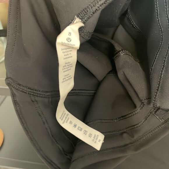 EUC Lululemon Cropped Leggings - Picture 4 of 4